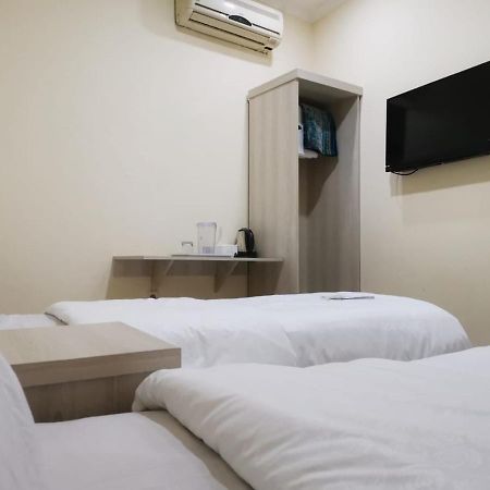 Hotel Nusantara Indah Syariah Yakarta Exterior foto