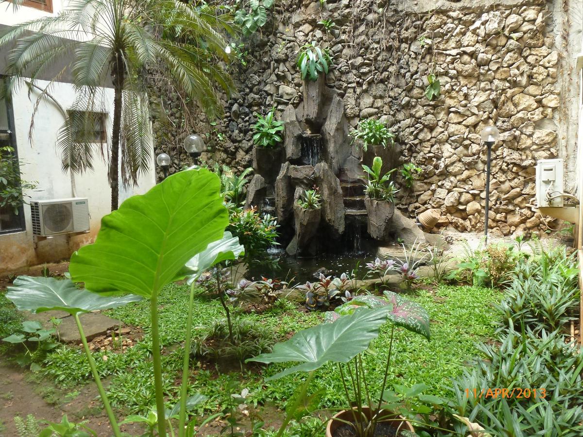 Hotel Nusantara Indah Syariah Yakarta Exterior foto