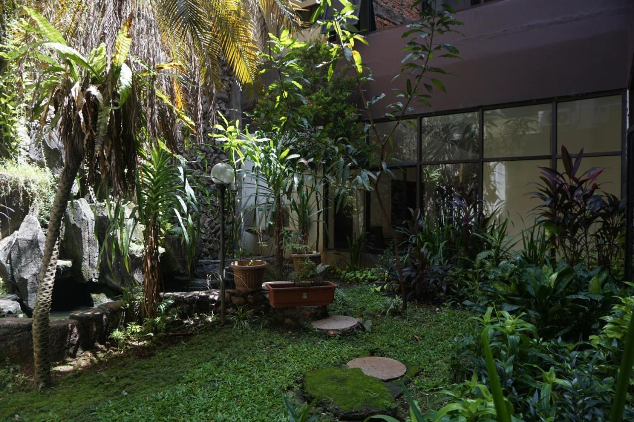 Hotel Nusantara Indah Syariah Yakarta Exterior foto