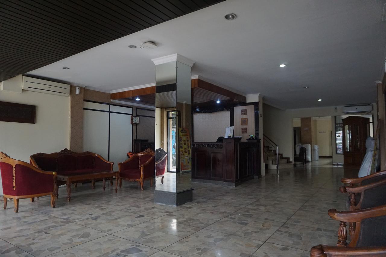 Hotel Nusantara Indah Syariah Yakarta Exterior foto