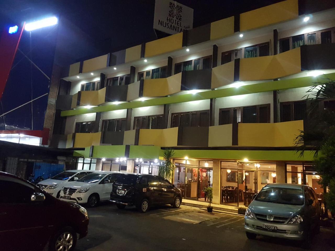 Hotel Nusantara Indah Syariah Yakarta Exterior foto