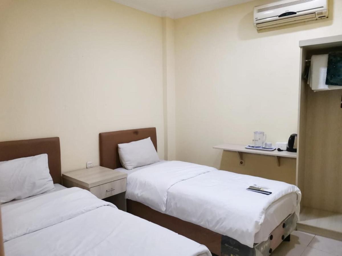 Hotel Nusantara Indah Syariah Yakarta Exterior foto