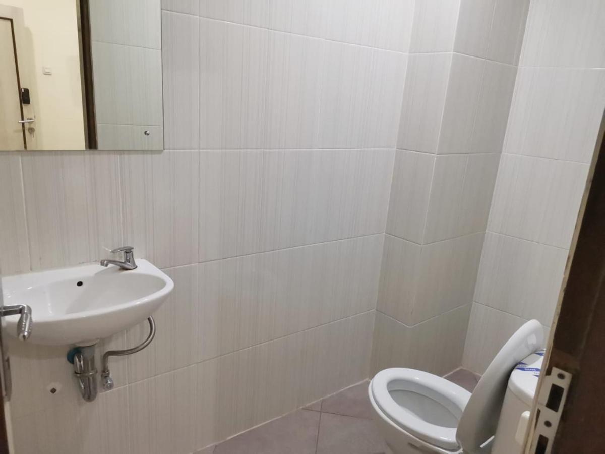 Hotel Nusantara Indah Syariah Yakarta Exterior foto