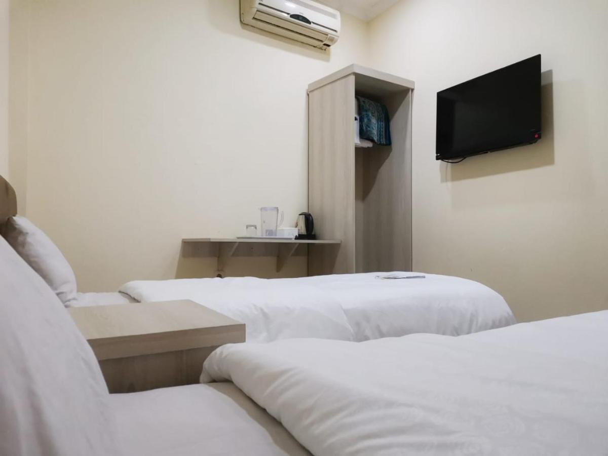 Hotel Nusantara Indah Syariah Yakarta Exterior foto